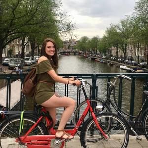 Meet your Posher, Crystal